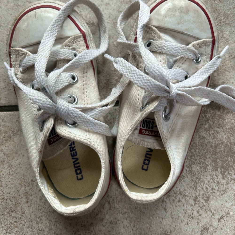 Toddler Size 7 Chuck Taylor Converse Low Tops